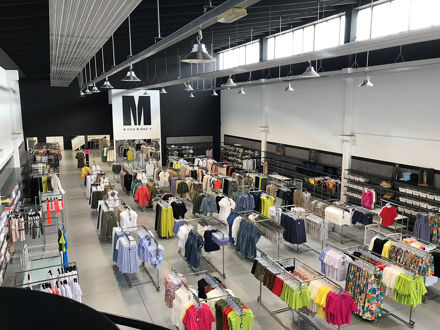 Interno showroom much money cernusco